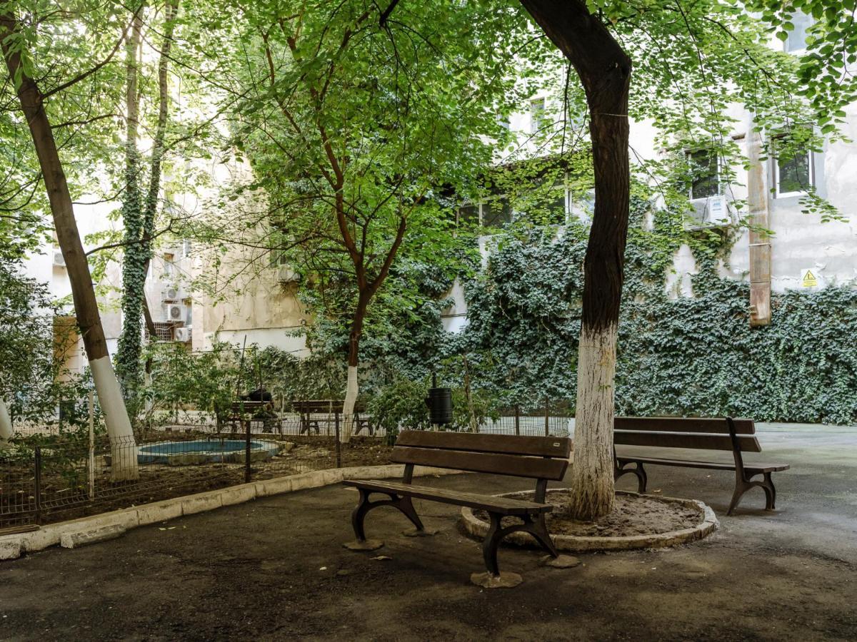 Old Town Historic Apartment With Backyard Mini Park Bucureşti Eksteriør bilde