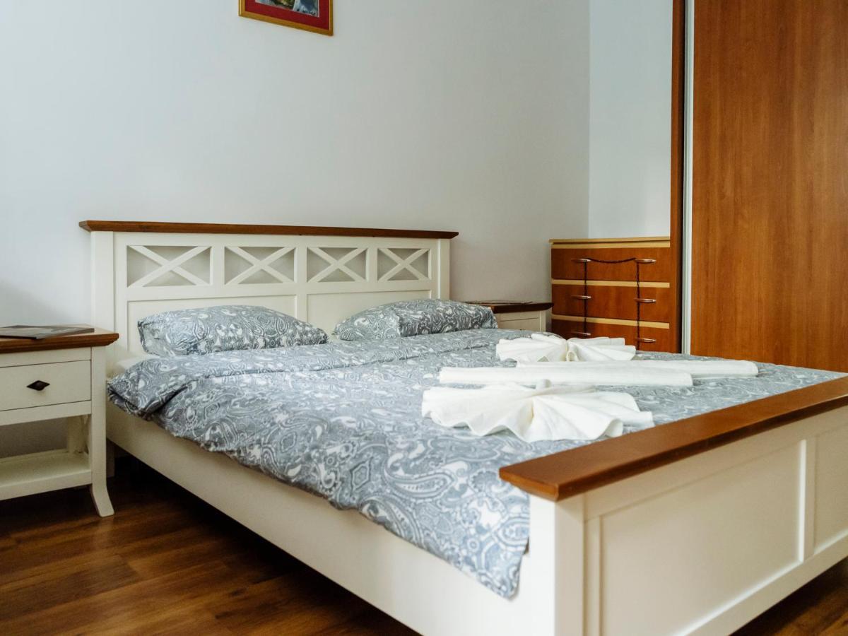Old Town Historic Apartment With Backyard Mini Park Bucureşti Eksteriør bilde