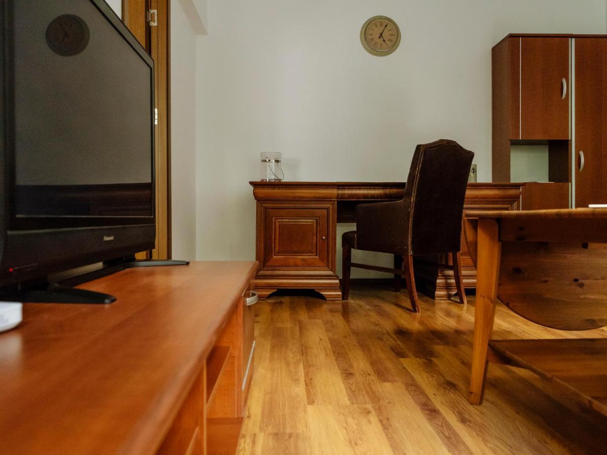 Old Town Historic Apartment With Backyard Mini Park Bucureşti Eksteriør bilde