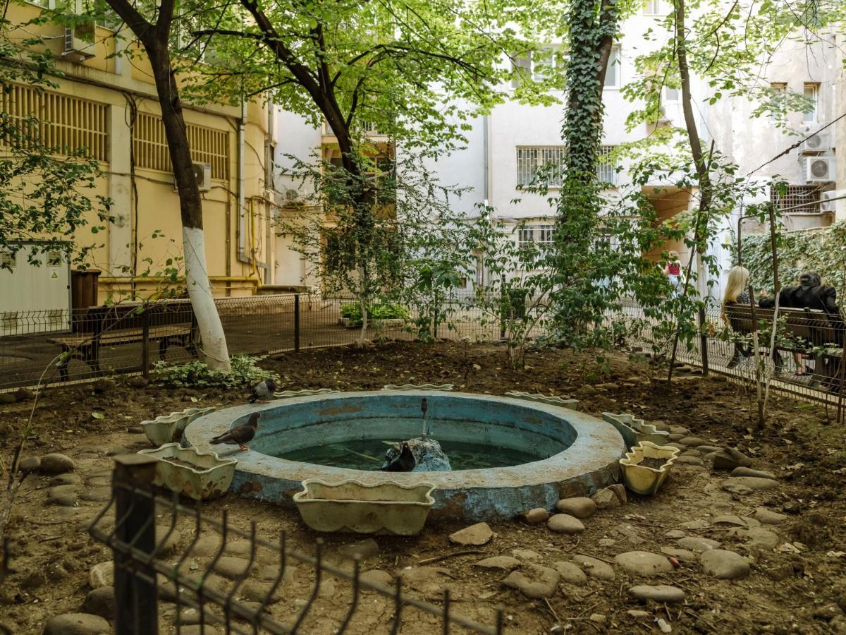 Old Town Historic Apartment With Backyard Mini Park Bucureşti Eksteriør bilde