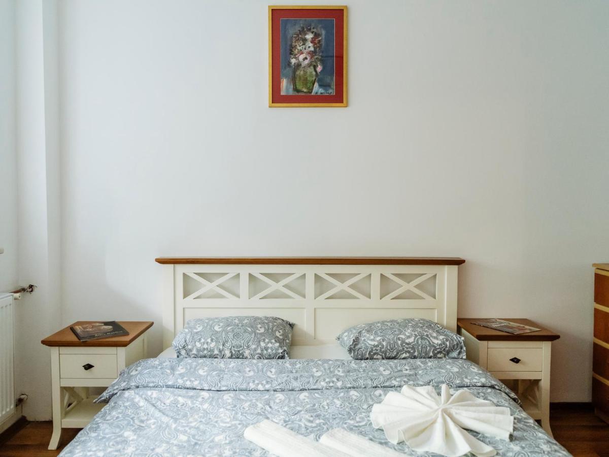 Old Town Historic Apartment With Backyard Mini Park Bucureşti Eksteriør bilde