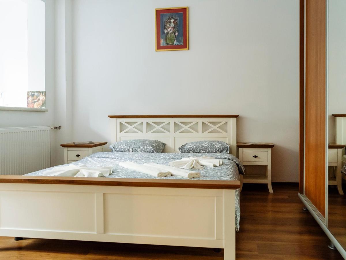 Old Town Historic Apartment With Backyard Mini Park Bucureşti Eksteriør bilde